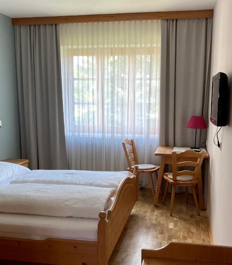 Zoechbauer Gaestehaus - Hotel Garni Kapelln ภายนอก รูปภาพ