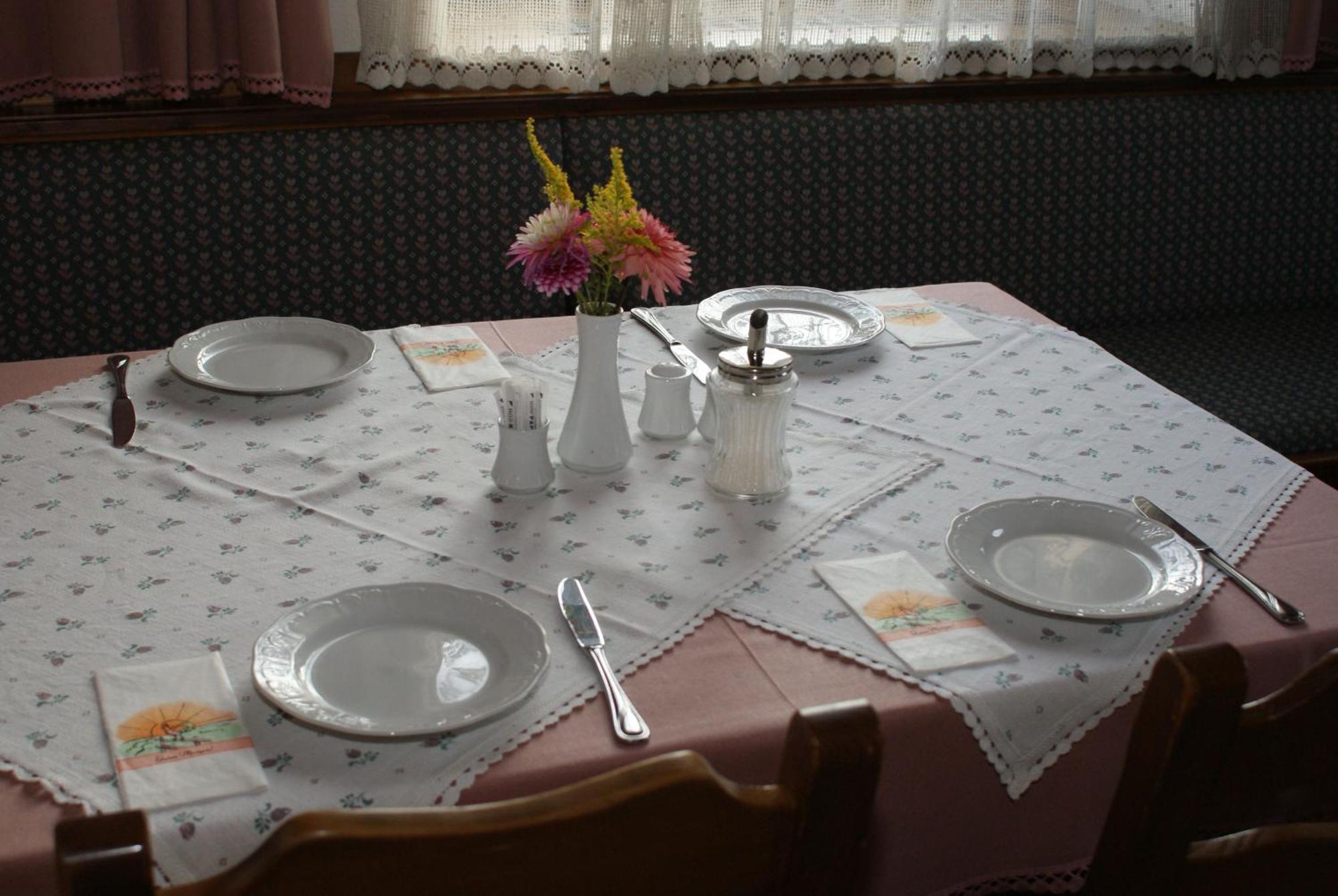 Zoechbauer Gaestehaus - Hotel Garni Kapelln ภายนอก รูปภาพ