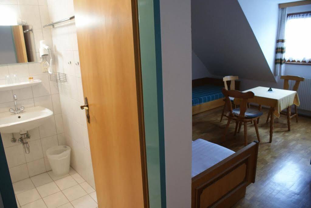 Zoechbauer Gaestehaus - Hotel Garni Kapelln ภายนอก รูปภาพ
