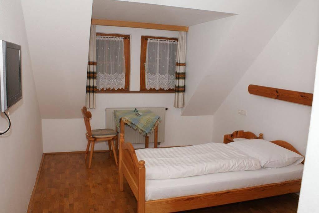 Zoechbauer Gaestehaus - Hotel Garni Kapelln ภายนอก รูปภาพ