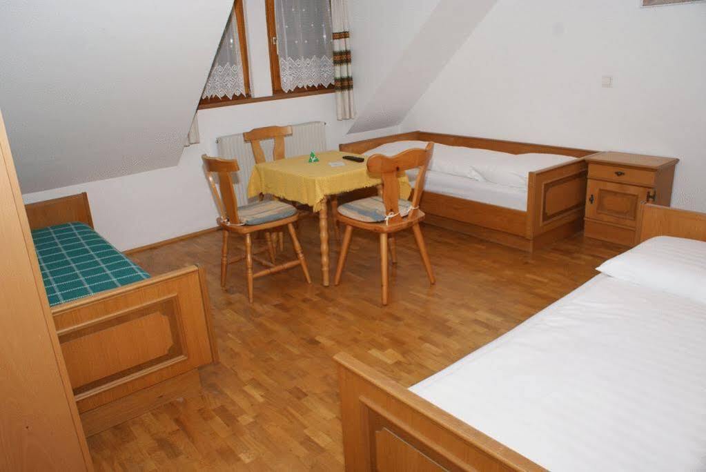 Zoechbauer Gaestehaus - Hotel Garni Kapelln ภายนอก รูปภาพ